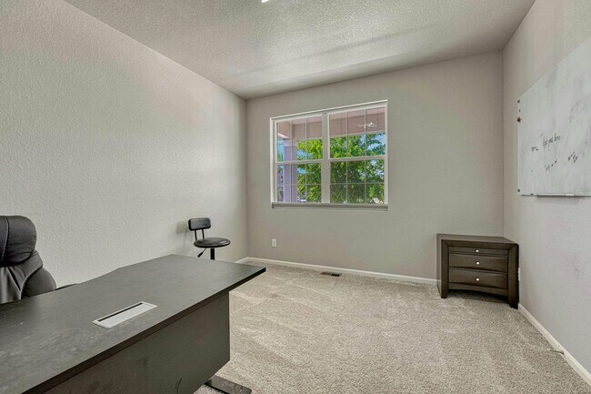 Building Photo - 18205 Marsh Wren Ave