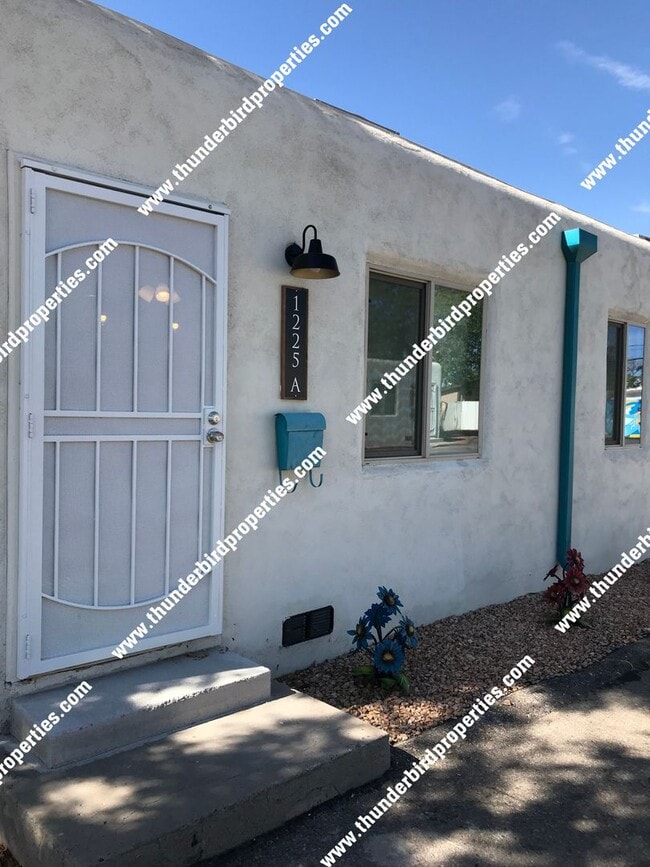 Building Photo - 1225 San Mateo Blvd SE