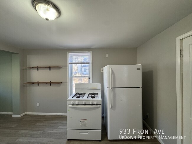 Building Photo - 933 Front Ave