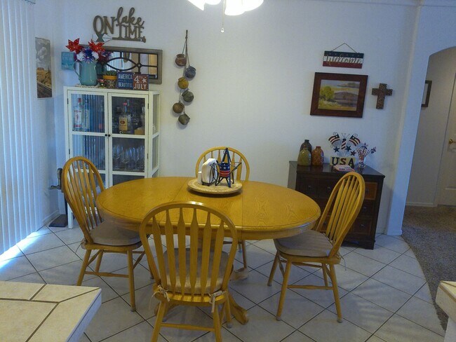 Building Photo - Seasonal Winter Rental Nov 1st to April 30...