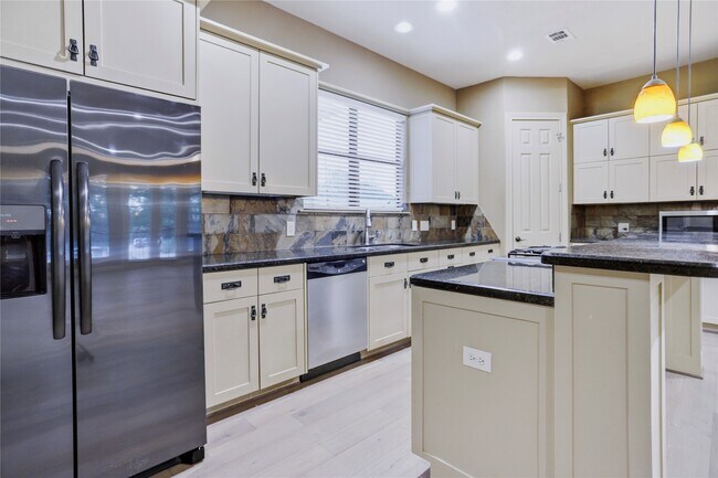 Building Photo - 1603 W 14th St