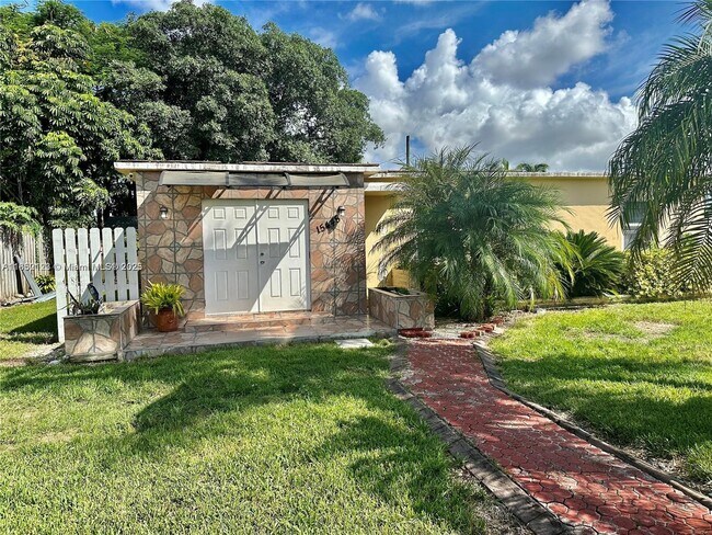 Building Photo - 15445 Hayes Ln