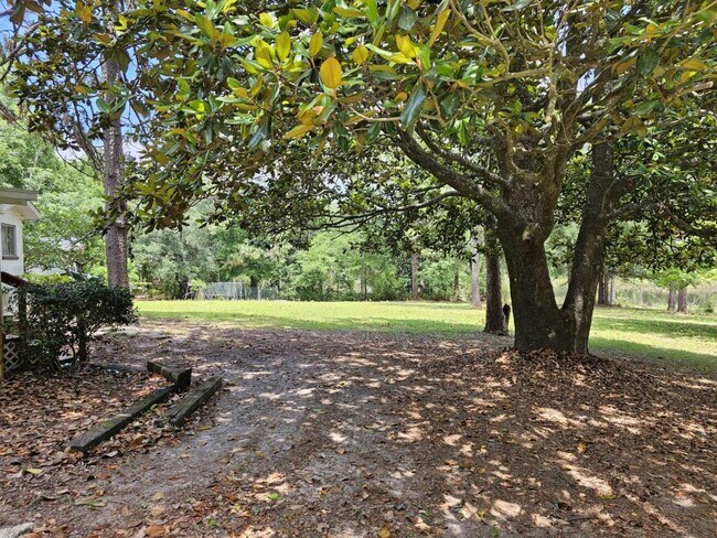 Building Photo - 661 Brookmeade Dr