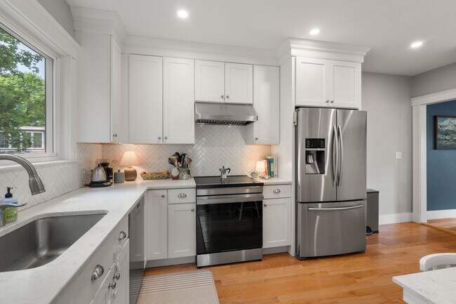 Building Photo - 94 Appleton St