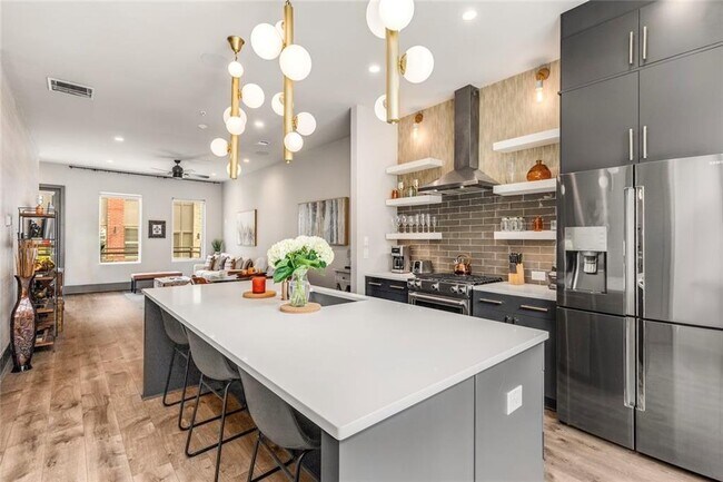 Building Photo - 1300 Chelsea Cir NW