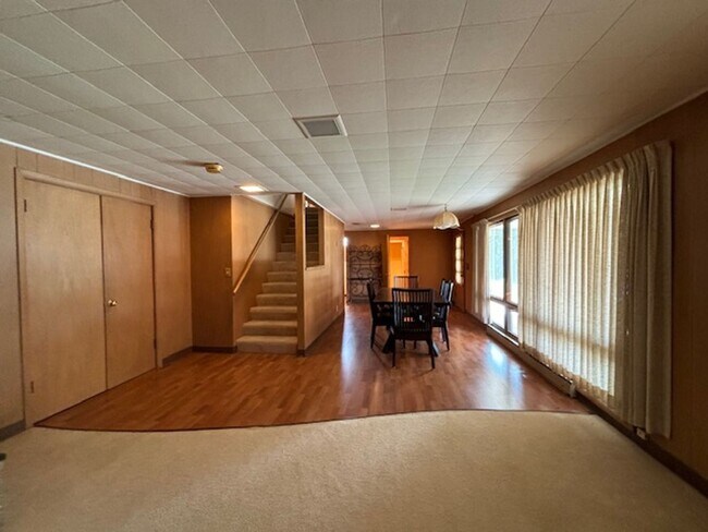 Building Photo - Fully Furnished, Turn Key Lake Front Home in Caledonia!