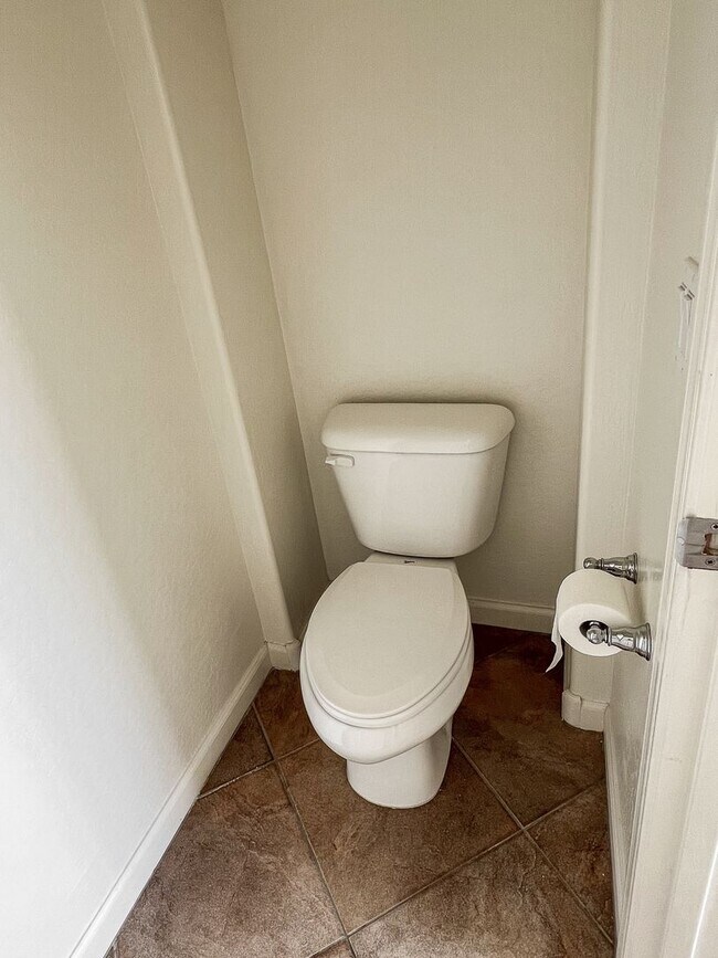 Building Photo - 4 Bed + Office | 3 Bath | 3-Car Garage | E...