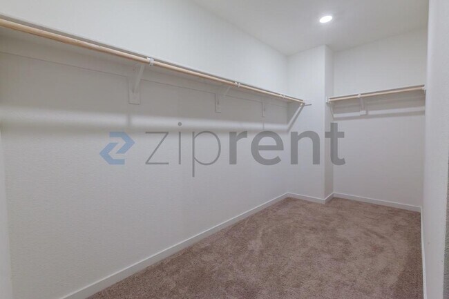 Building Photo - 2766 Bedell St