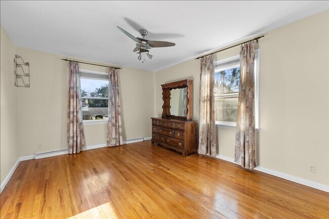 Building Photo - Magnificent 6 bedroom house in desirable H...