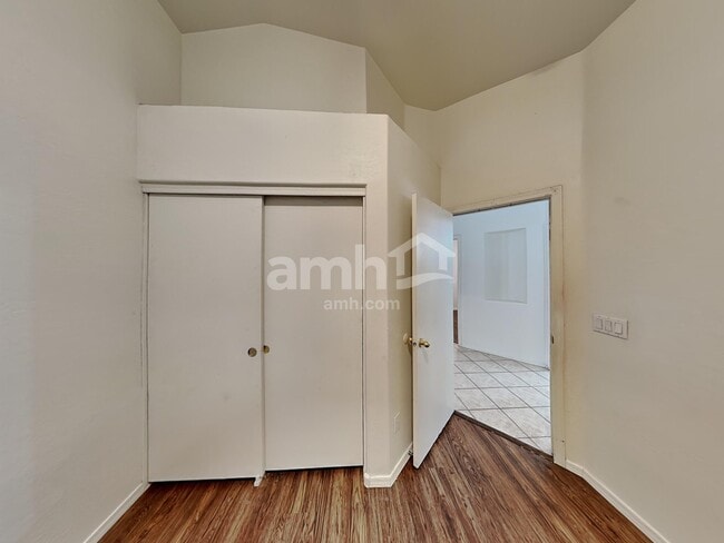 Building Photo - 11038 E Delta Ave