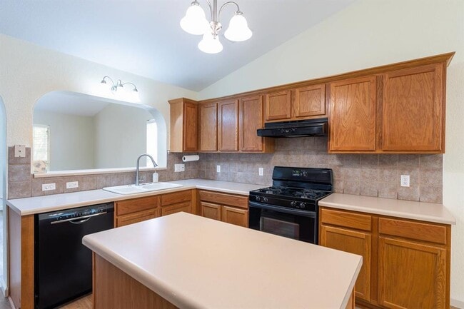 Building Photo - 5911 Steiner