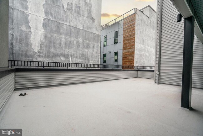 Building Photo - 1217-19 E Columbia Ave