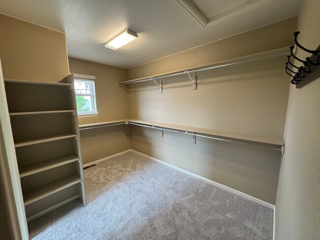 Building Photo - 2211 Winding Dr
