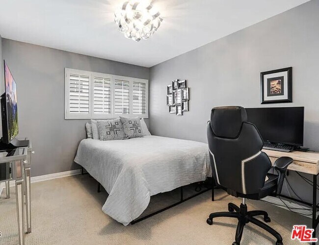 Building Photo - 17213 Palisades Cir