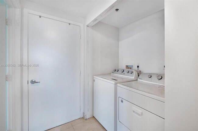 Building Photo - 325 S Biscayne Blvd