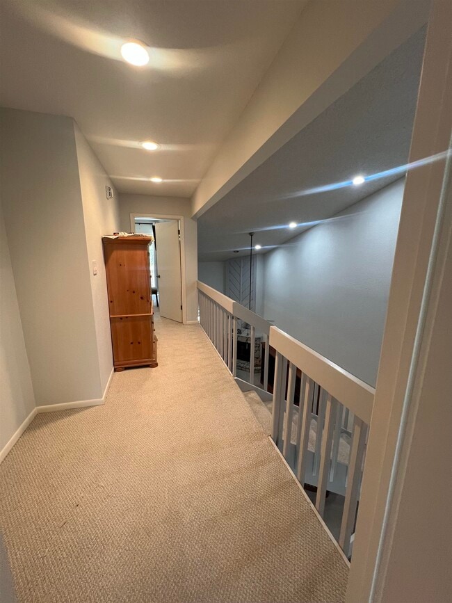 Building Photo - 307 Crestview