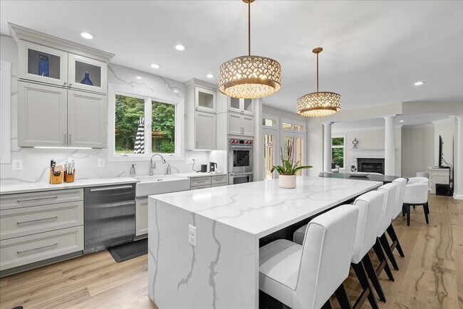 Building Photo - Your New Home Awaits