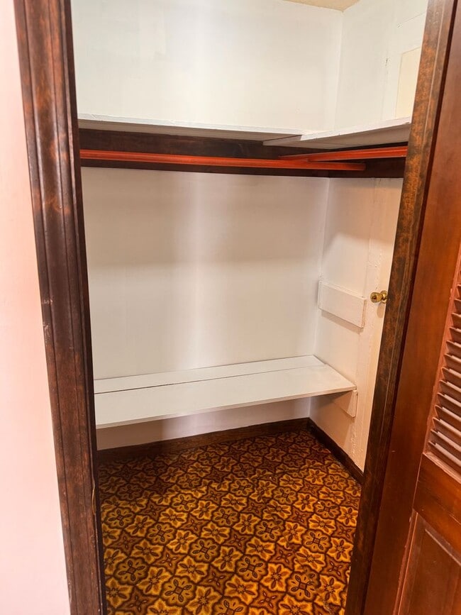 Building Photo - Nice large country setting close to town