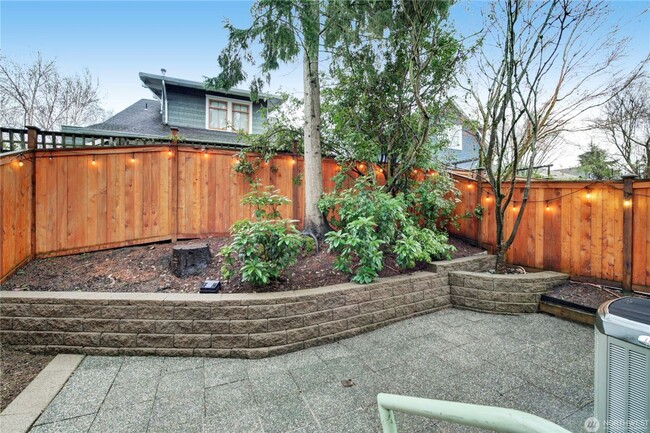 Building Photo - 3Bd/2.5Ba Seattle Home