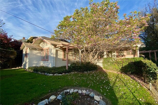 Building Photo - 901 N Indian Hill Blvd