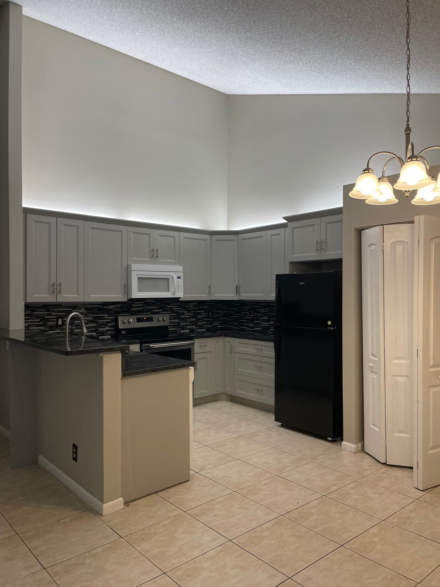 Building Photo - 4383 Woodstock Dr