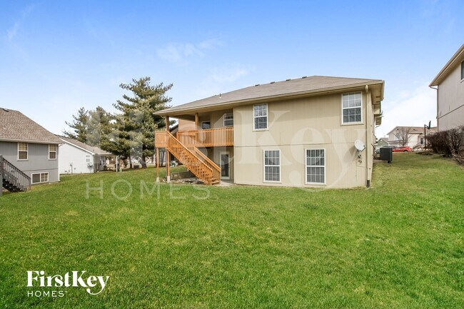 Building Photo - 1049 NE Queens Cir