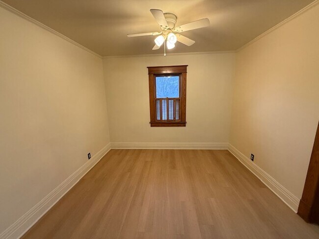 Building Photo - Renovated 3-Bedroom, 2-Bathroom Home For Rent in Historic Downtown Bristol