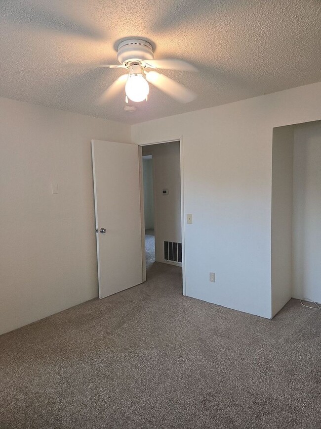 Building Photo - PRELEASING NOW: Large 6 bed/2 bath home!