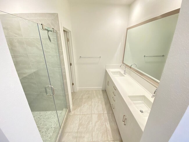 Building Photo - Advent - Three Story Townhome W/ Attached ...
