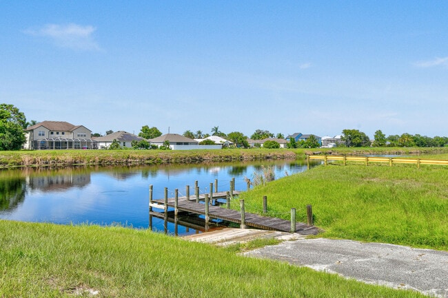 Building Photo - 3251 SW Holly Ln