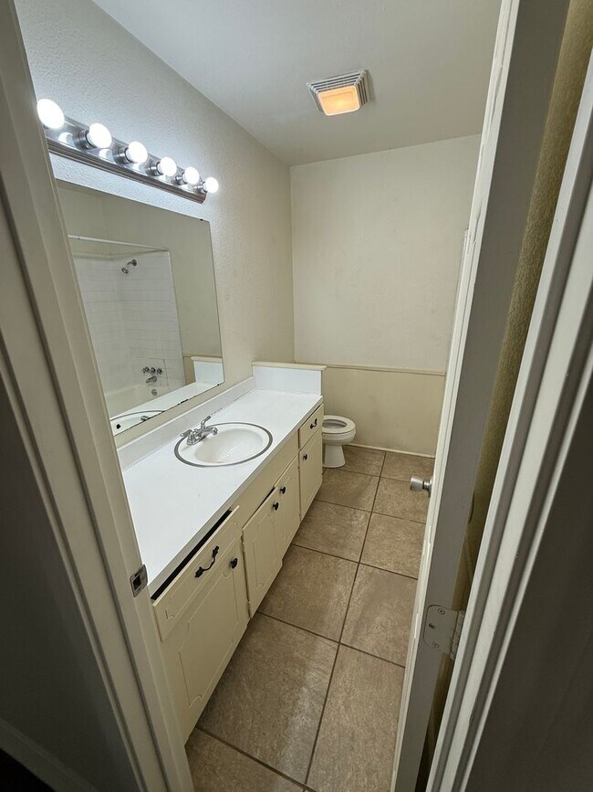 Building Photo - 3417 Timberlane Dr