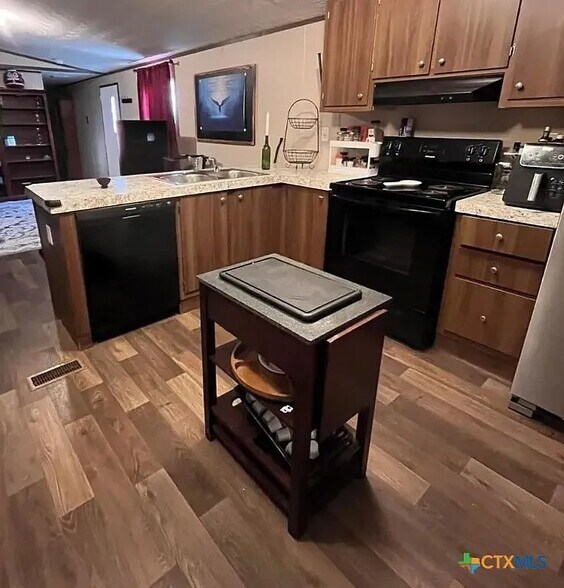 Building Photo - 453 E Zipp Rd