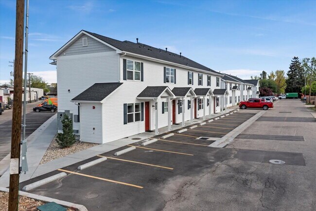 Building Photo - "Chic Comfort Awaits: 2-Bed, 2-Bath Gem with Granite Elegance in Nampa!"