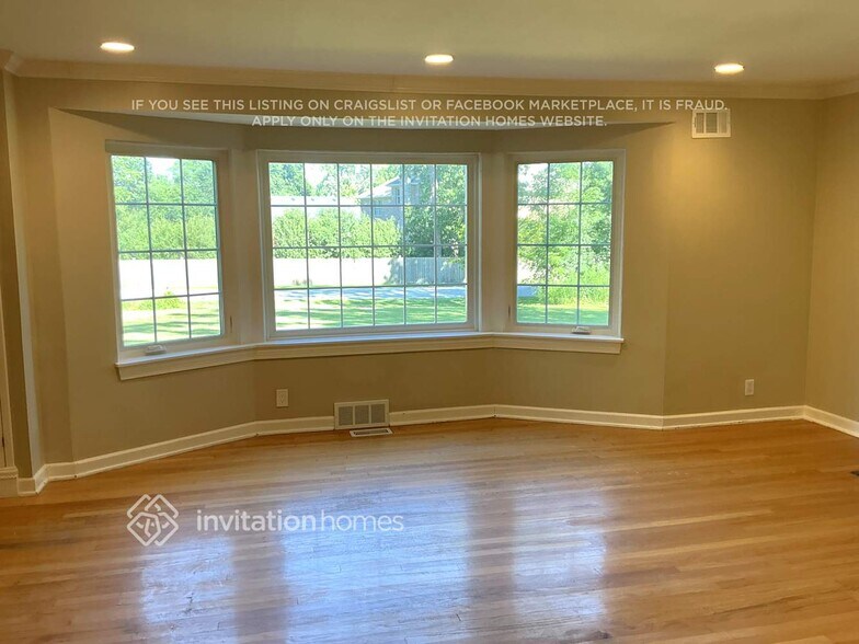 Building Photo - 4N464 Briar Ln