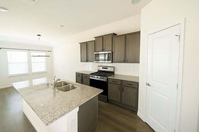 Building Photo - Beautiful 3-Bedroom Modern Home with Cover...