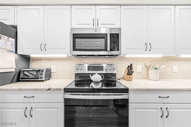 Building Photo - 11041 Gulf Reflections Drive