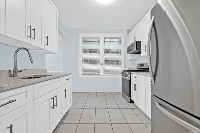 Building Photo - 104-14 Metropolitan Ave