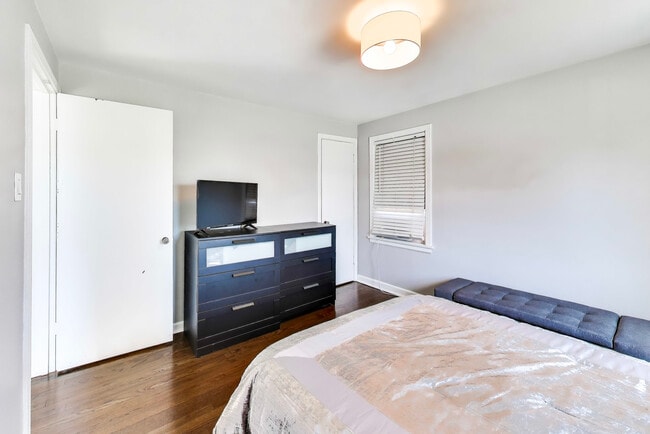 Building Photo - 4138 N Olcott Ave