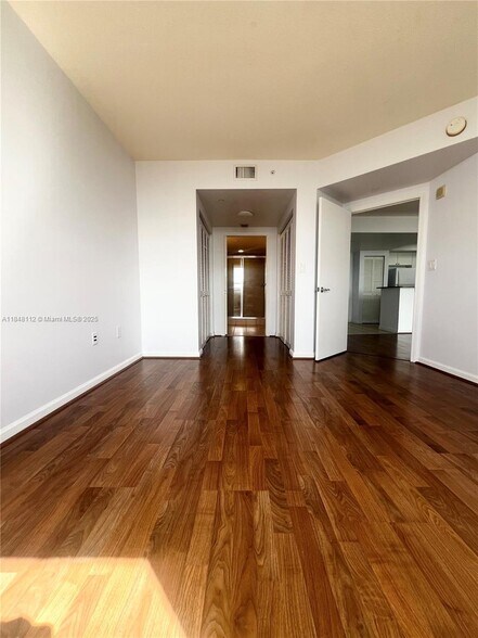 Building Photo - 19501 W Country Club Dr