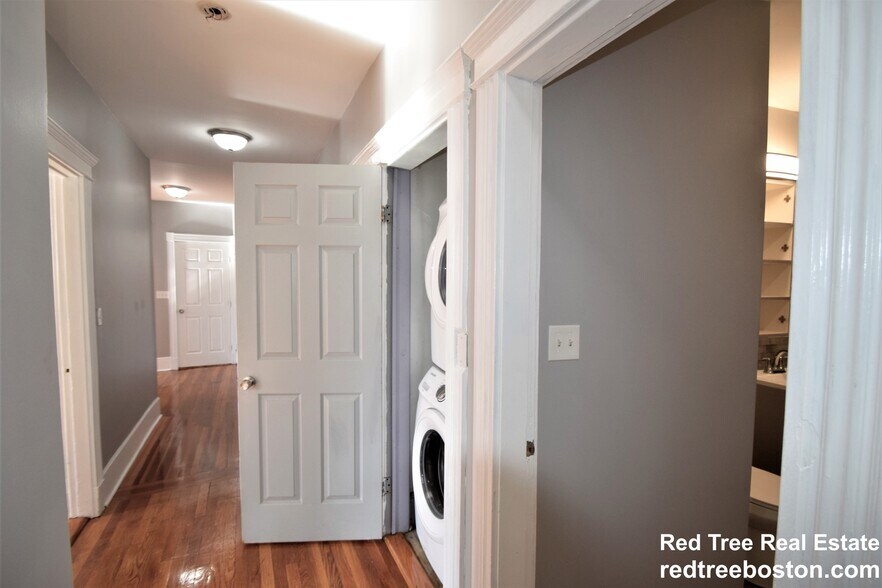 Building Photo - 83 Glenville Ave