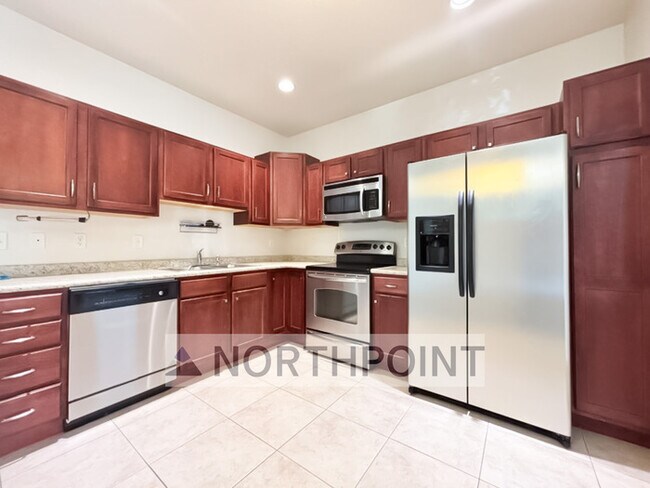 Building Photo - Summerlane Townhome - 2 Bed 1 Bath - HOA P...