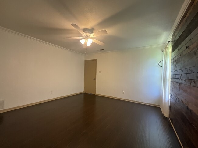 Building Photo - 530 Hilliard Dr