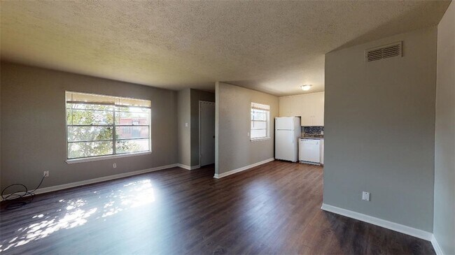 Building Photo - 3800 E 29th St