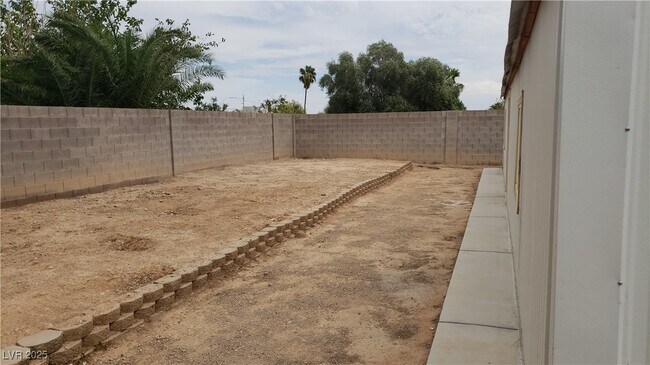 Building Photo - 8008 Cureton Cir