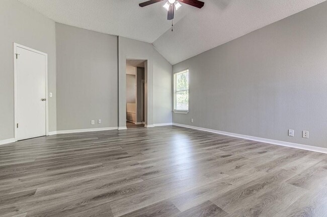 Building Photo - 16900 Simsbrook Dr