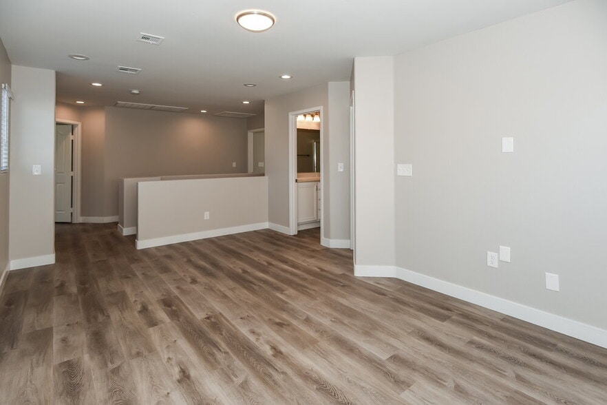 Building Photo - 65 Dutch Colony Ave