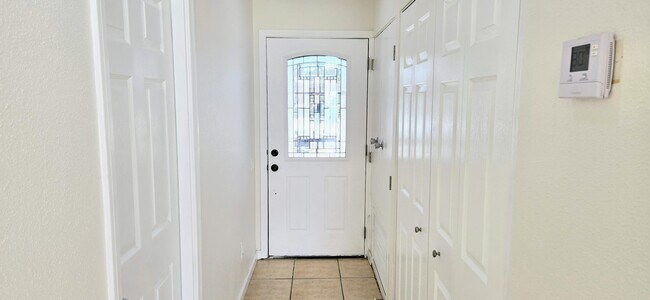 Building Photo - 48875 Gosden Ct