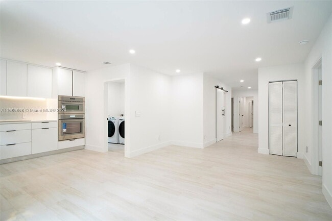 Building Photo - 3666 SW 26th St