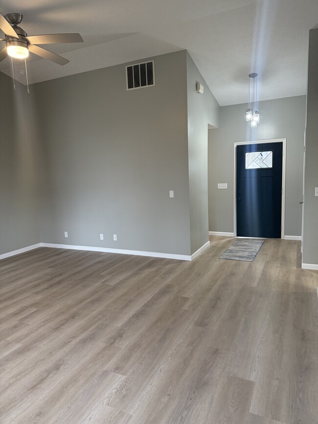 Building Photo - 804 Woodmere Dr