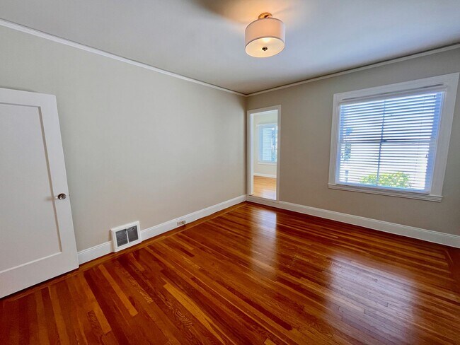 Building Photo - New On Market! Gorgeous Marina Home